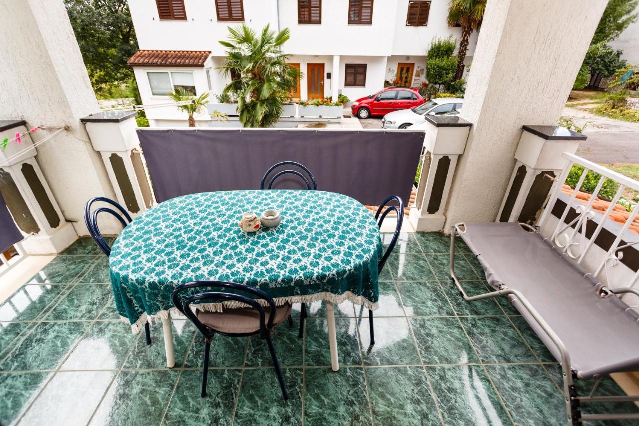 Apartmani Mili Malinska Exteriör bild