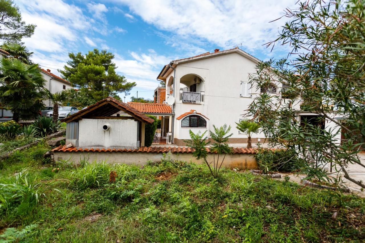 Apartmani Mili Malinska Exteriör bild