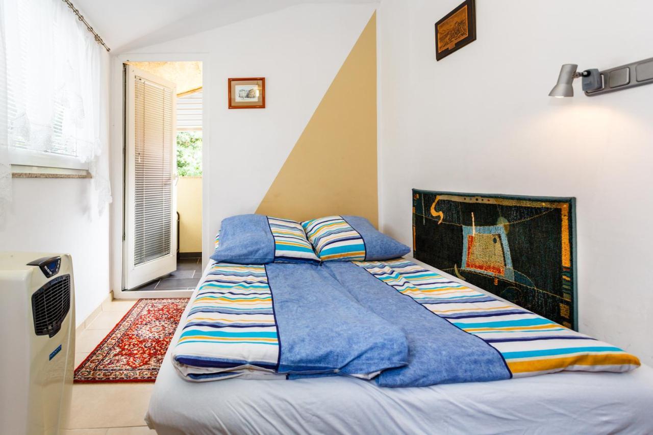 Apartmani Mili Malinska Exteriör bild