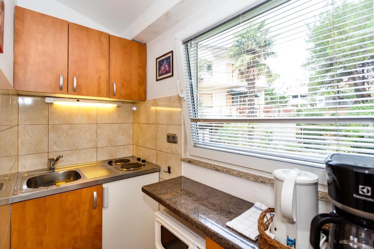 Apartmani Mili Malinska Exteriör bild