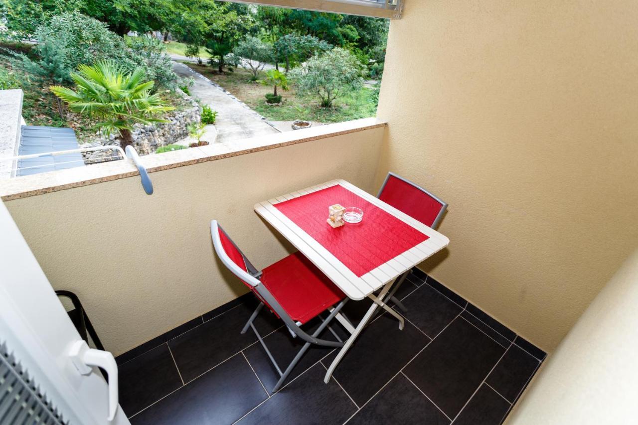 Apartmani Mili Malinska Exteriör bild