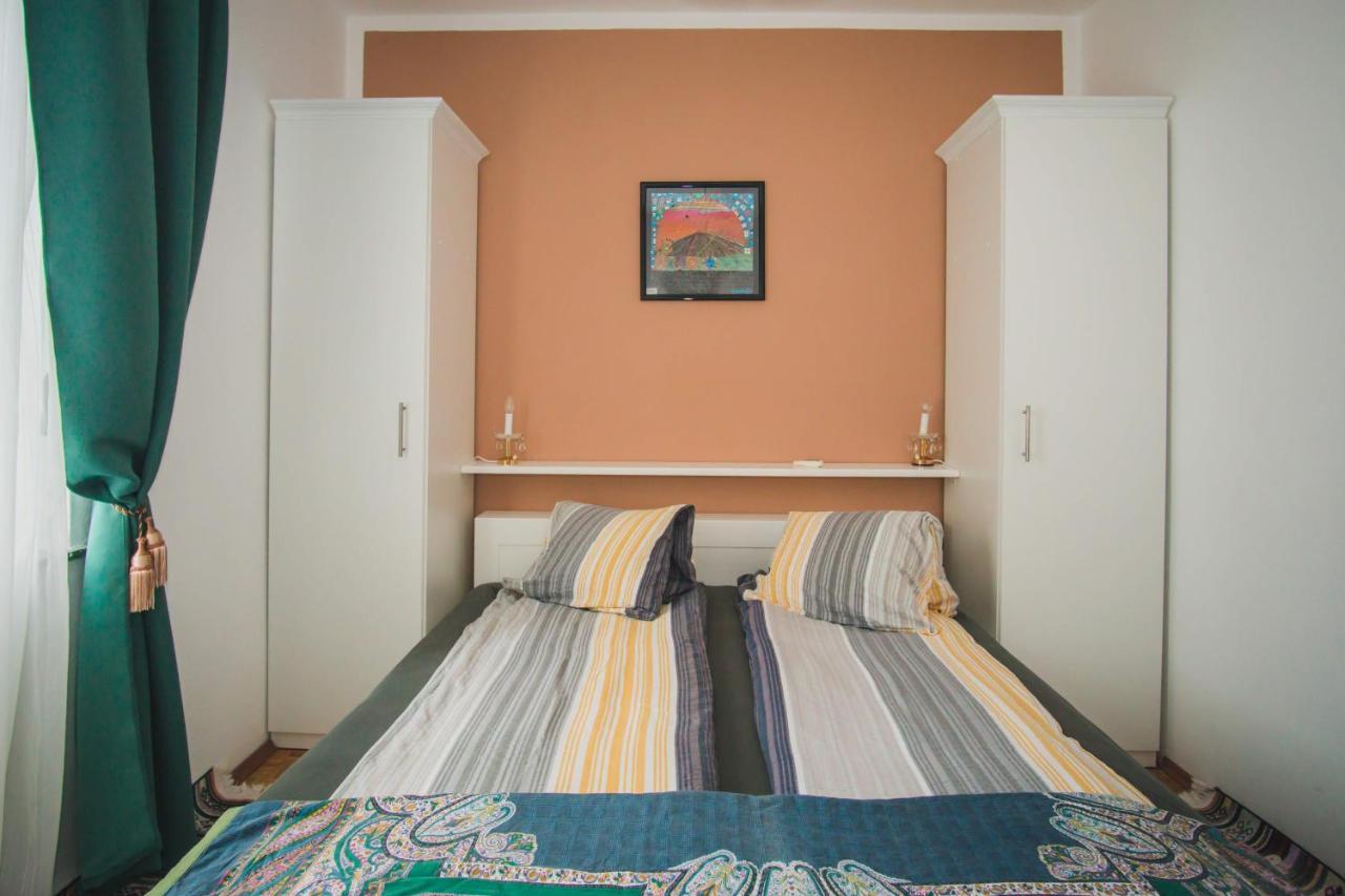 Apartmani Mili Malinska Exteriör bild